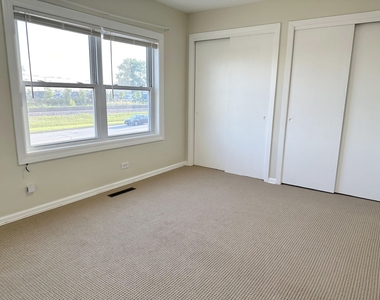 552 E Northwest Highway - Photo Thumbnail 5
