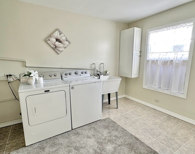552 E Northwest Highway - Photo Thumbnail 10