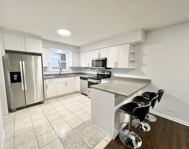 552 E Northwest Highway - Photo Thumbnail 3