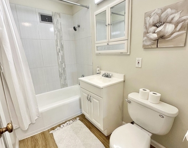 552 E Northwest Highway - Photo Thumbnail 9