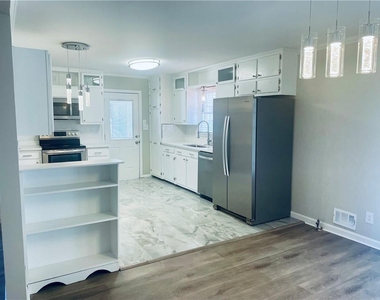 471 Village Green Court Sw - Photo Thumbnail 8