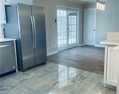 471 Village Green Court Sw - Photo Thumbnail 5