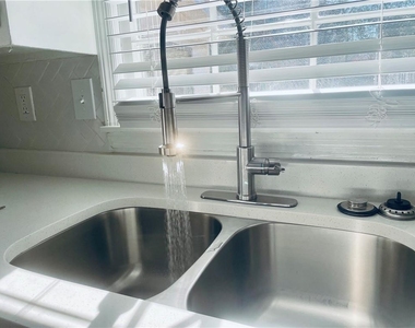 471 Village Green Court Sw - Photo Thumbnail 7