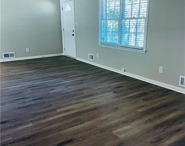471 Village Green Court Sw - Photo Thumbnail 12