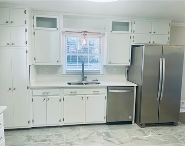 471 Village Green Court Sw - Photo Thumbnail 4