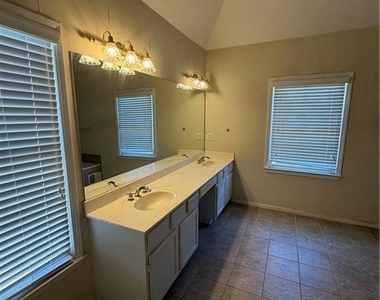 11660 Vista Forest Drive - Photo Thumbnail 4