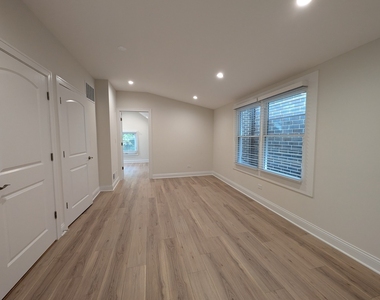 2627 N Mildred Avenue - Photo Thumbnail 9