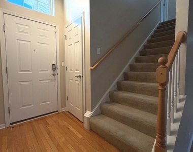 924 Elizabeth Drive - Photo Thumbnail 2