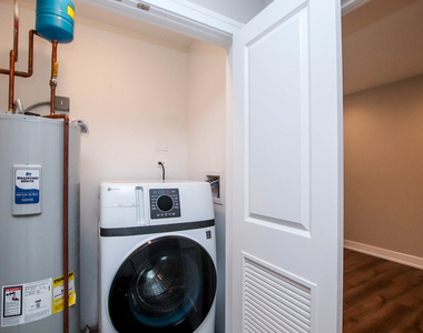 1710 W Lunt Avenue - Photo Thumbnail 5