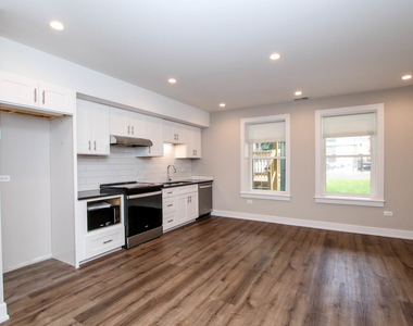 1710 W Lunt Avenue - Photo Thumbnail 2