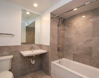 1710 W Lunt Avenue - Photo Thumbnail 4