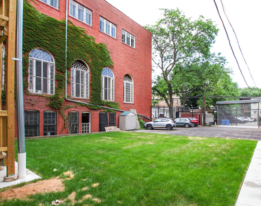 1710 W Lunt Avenue - Photo Thumbnail 6