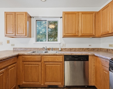 182 Wellington Circle - Photo Thumbnail 10