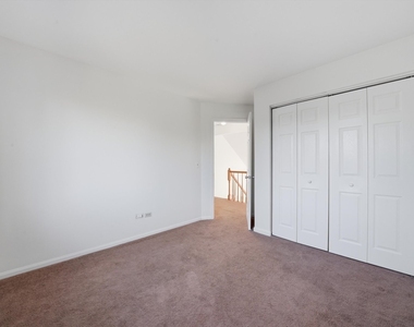 182 Wellington Circle - Photo Thumbnail 14
