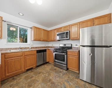 182 Wellington Circle - Photo Thumbnail 9