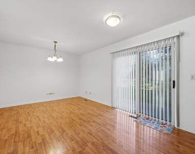 182 Wellington Circle - Photo Thumbnail 6