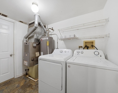 182 Wellington Circle - Photo Thumbnail 13