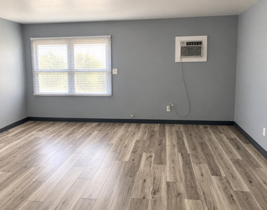 345 N Shabbona Street - Photo Thumbnail 5