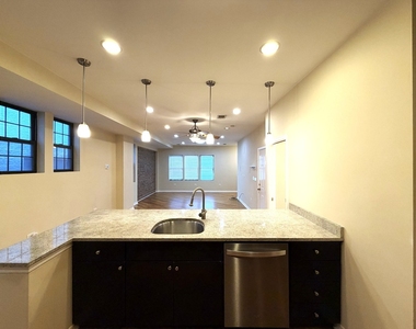 1522 W Superior Street - Photo Thumbnail 8