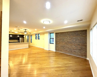 1522 W Superior Street - Photo Thumbnail 4