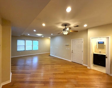 1522 W Superior Street - Photo Thumbnail 6
