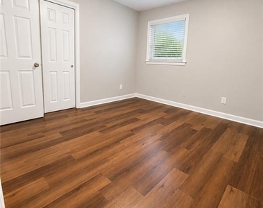 1923 Farris Drive - Photo Thumbnail 19