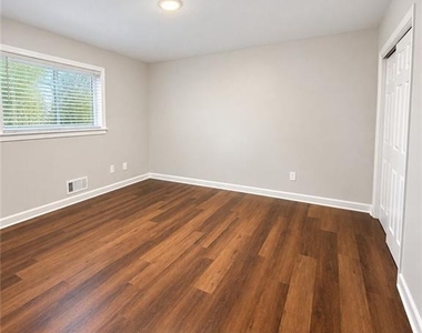 1923 Farris Drive - Photo Thumbnail 24