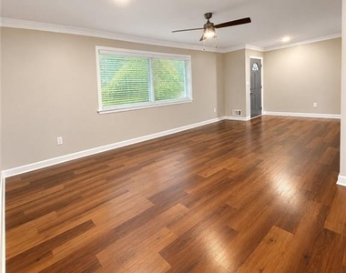 1923 Farris Drive - Photo Thumbnail 3