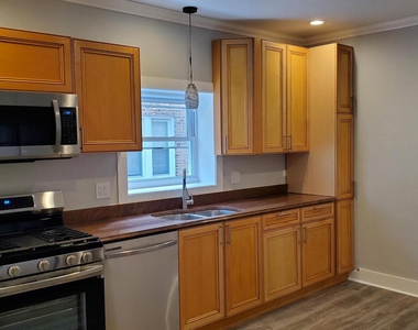 6707 N Artesian Avenue - Photo Thumbnail 4