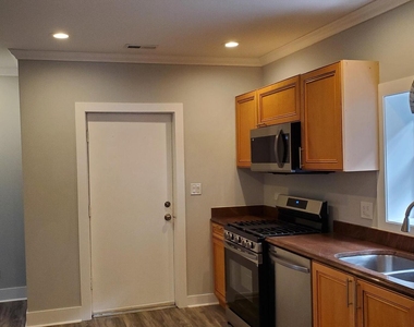 6707 N Artesian Avenue - Photo Thumbnail 6