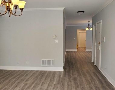 6707 N Artesian Avenue - Photo Thumbnail 3