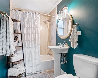 3555 W Lyndale Avenue - Photo Thumbnail 12
