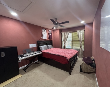 2704 Blakely Lane - Photo Thumbnail 15