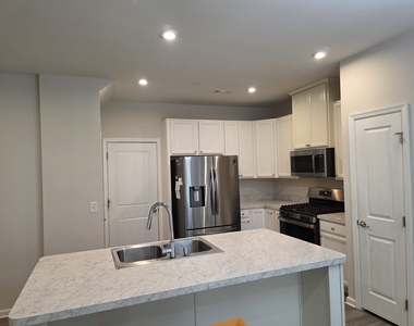 3413 Helene Rieder Drive - Photo Thumbnail 7
