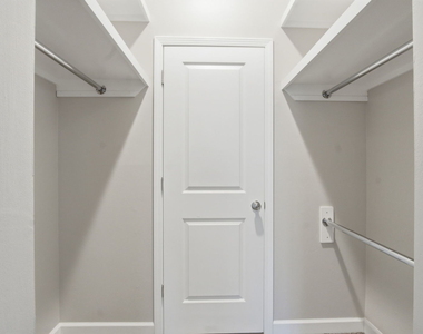 5500 Hillcrest Lane - Photo Thumbnail 10