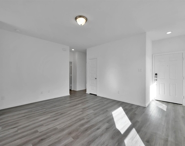 16592 Moss Ln - Photo Thumbnail 4