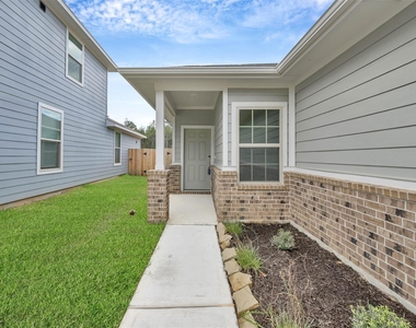 16592 Moss Ln - Photo Thumbnail 1