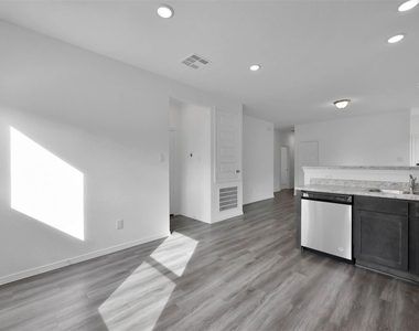 16592 Moss Ln - Photo Thumbnail 10