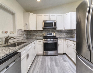 15 Oakwood - Photo Thumbnail 1