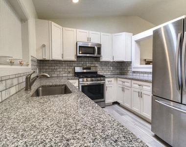 15 Oakwood - Photo Thumbnail 2