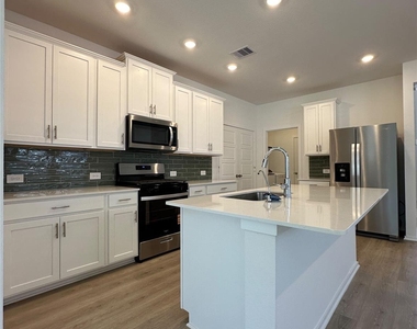 387 Sunrise Ranch Drive - Photo Thumbnail 7