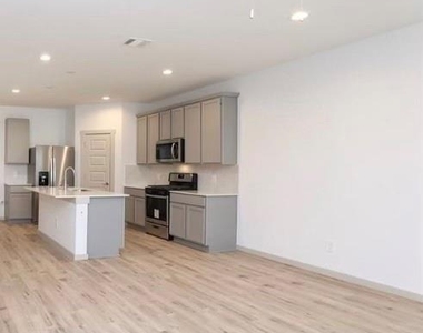 7311 Ramsgate Cliff Lane - Photo Thumbnail 16