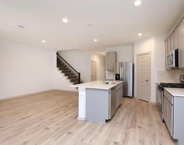 7311 Ramsgate Cliff Lane - Photo Thumbnail 15