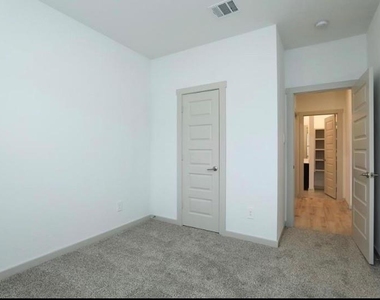 7311 Ramsgate Cliff Lane - Photo Thumbnail 8