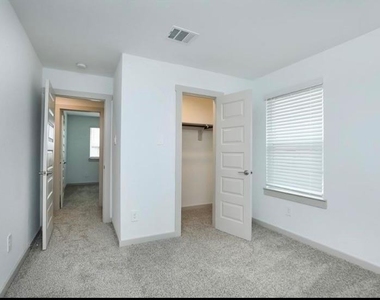 7311 Ramsgate Cliff Lane - Photo Thumbnail 11