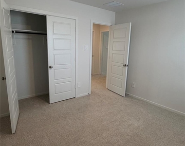 411 Sunrise Ranch Dr - Photo Thumbnail 37