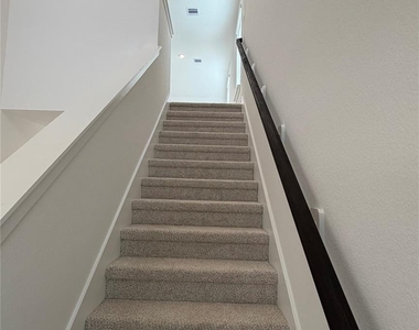 411 Sunrise Ranch Dr - Photo Thumbnail 29