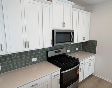 411 Sunrise Ranch Dr - Photo Thumbnail 14