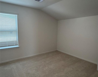 411 Sunrise Ranch Dr - Photo Thumbnail 32