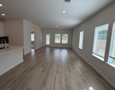 411 Sunrise Ranch Dr - Photo Thumbnail 15